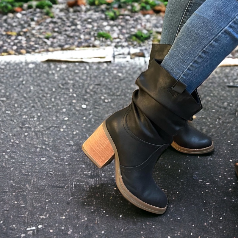 Bota Sofía Cuero Negro